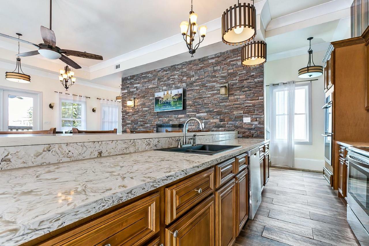 Spacious 4Br Condo On Carondelet Near All Hot Spo New Orleans Esterno foto