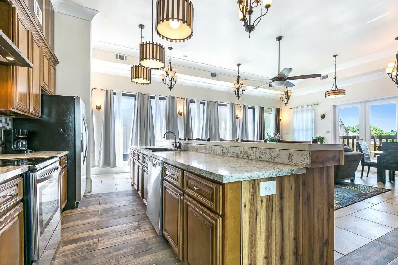 Spacious 4Br Condo On Carondelet Near All Hot Spo New Orleans Esterno foto